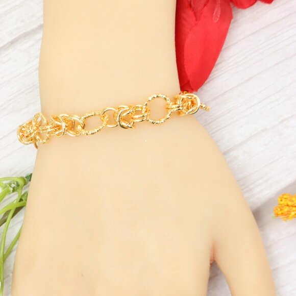 "Trendy Handmade Bracelet – A Thoughtful Gift for Girls & Women | UNVRC1629 - Picture 5 of 10